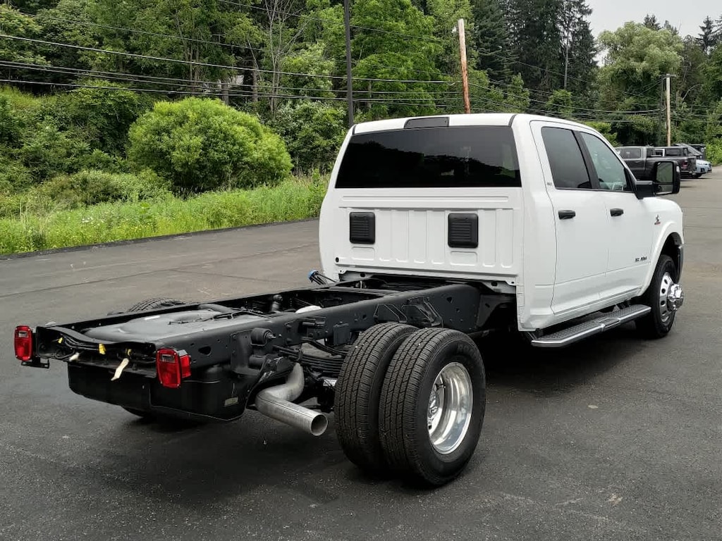 New 2024 Ram 3500 Chassis Cab 3500 SLT CREW CAB CHASSIS 4X4 60' CA Pickup