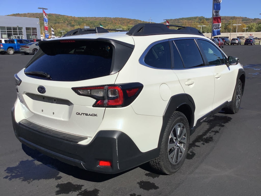 Used 2023 Subaru Outback Premium SUV