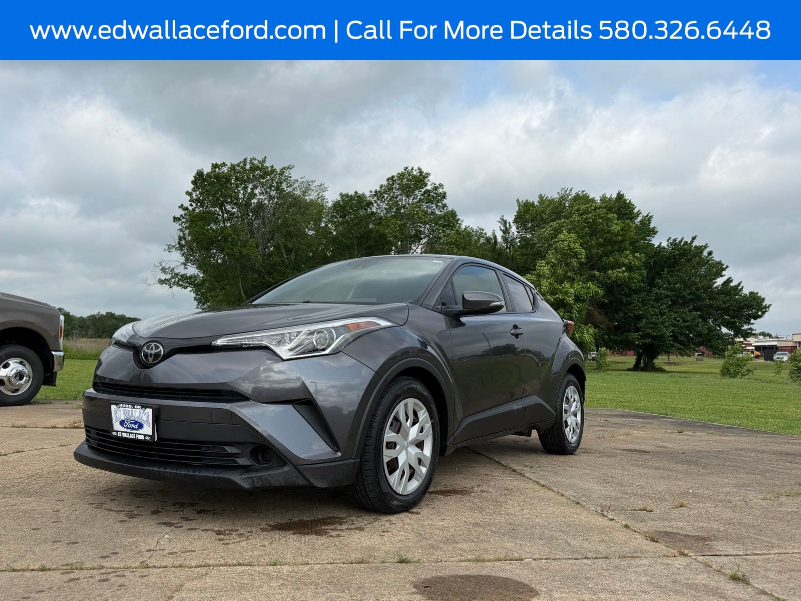 2019 Toyota C-HR LE's photo