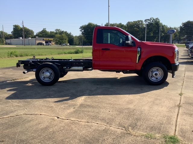 2026 Ford F-350 Super Duty Chassis Cab XL - Photo 4