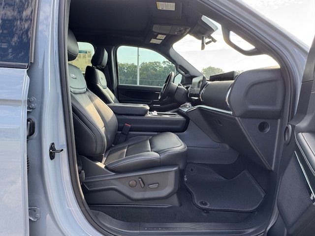 2025 Ford Expedition MAX Platinum - Photo 10