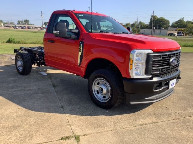 2026 Ford F-350 Super Duty Chassis Cab XL - Photo 3