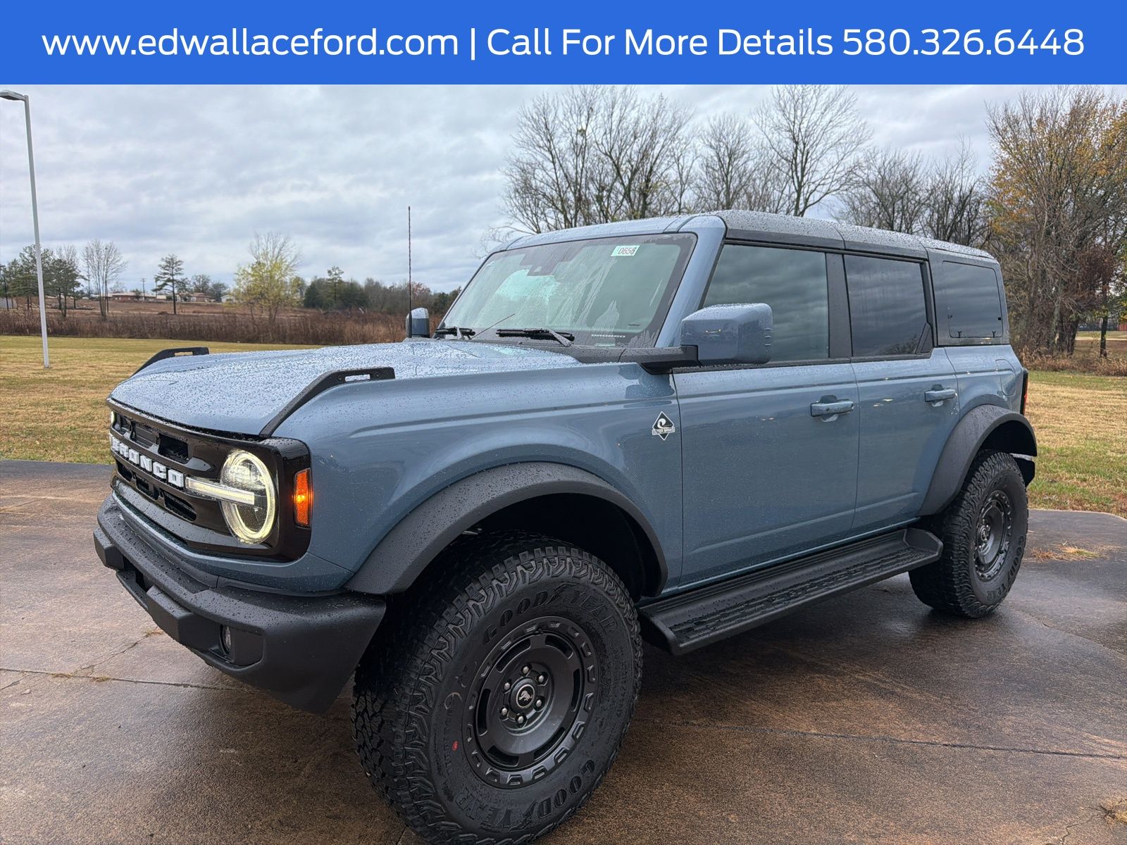 2025 Ford Bronco 4-Door Outer Banks's photo
