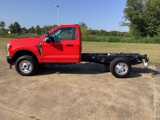 2026 Ford F-350 Super Duty Chassis Cab XL - Photo 8