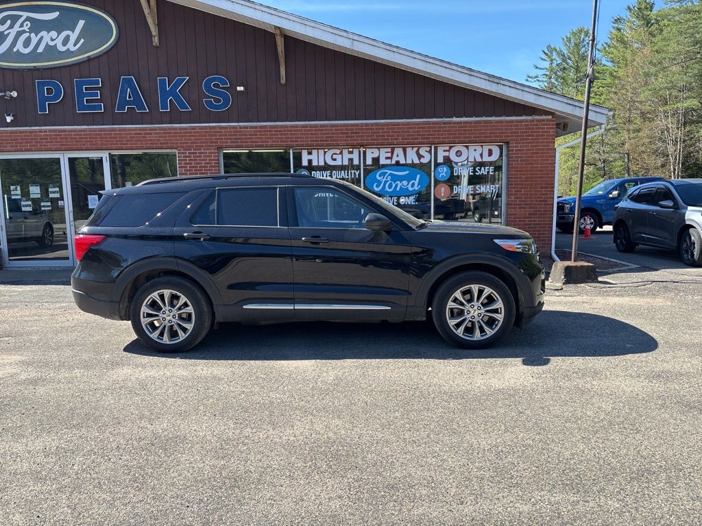 2023 Ford Explorer XLT 4WD's photo