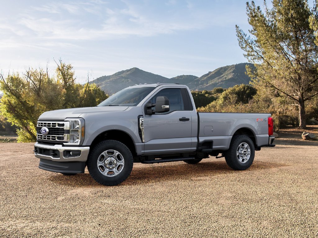 2027 Ford F-350 Super Duty XLT