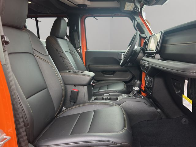2025 Jeep Wrangler 4-Door Sahara - Photo 20