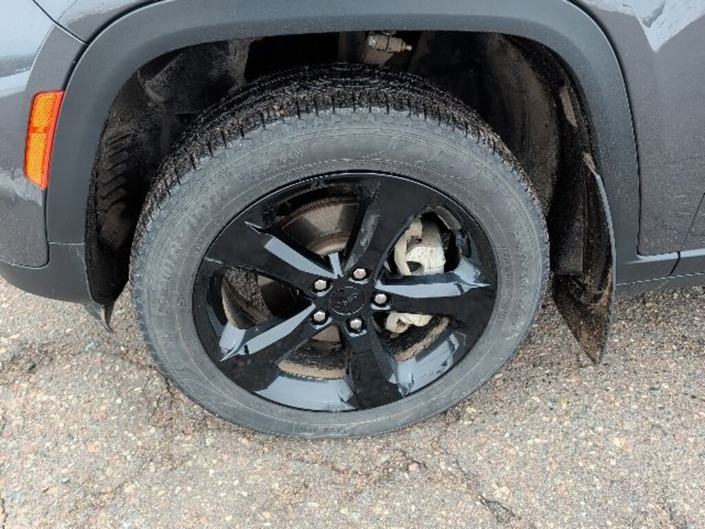 Used 2024 Jeep Grand Cherokee Limited SUV