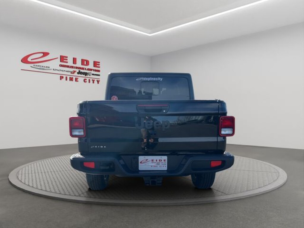 New 2026 Jeep Gladiator Sport S Pickup