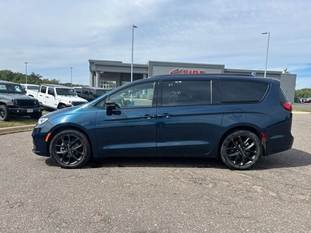 Used 2025 Chrysler Pacifica Limited with VIN 2C4RC1GG4SR512389 for sale in Pine City, Minnesota
