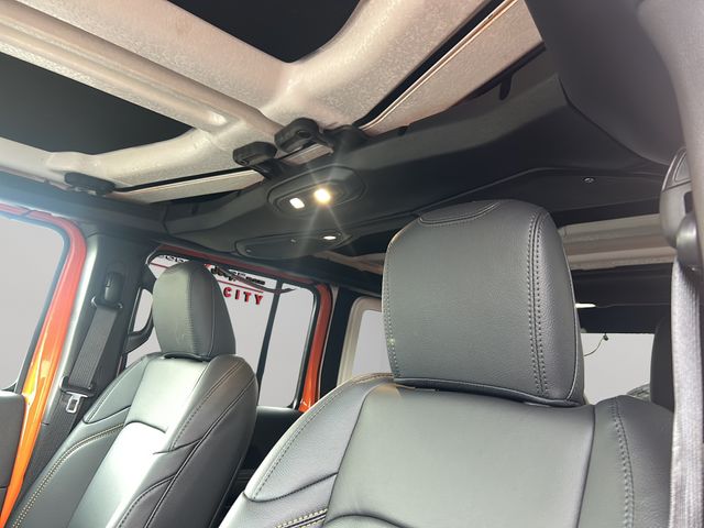 2025 Jeep Wrangler 4-Door Sahara - Photo 24