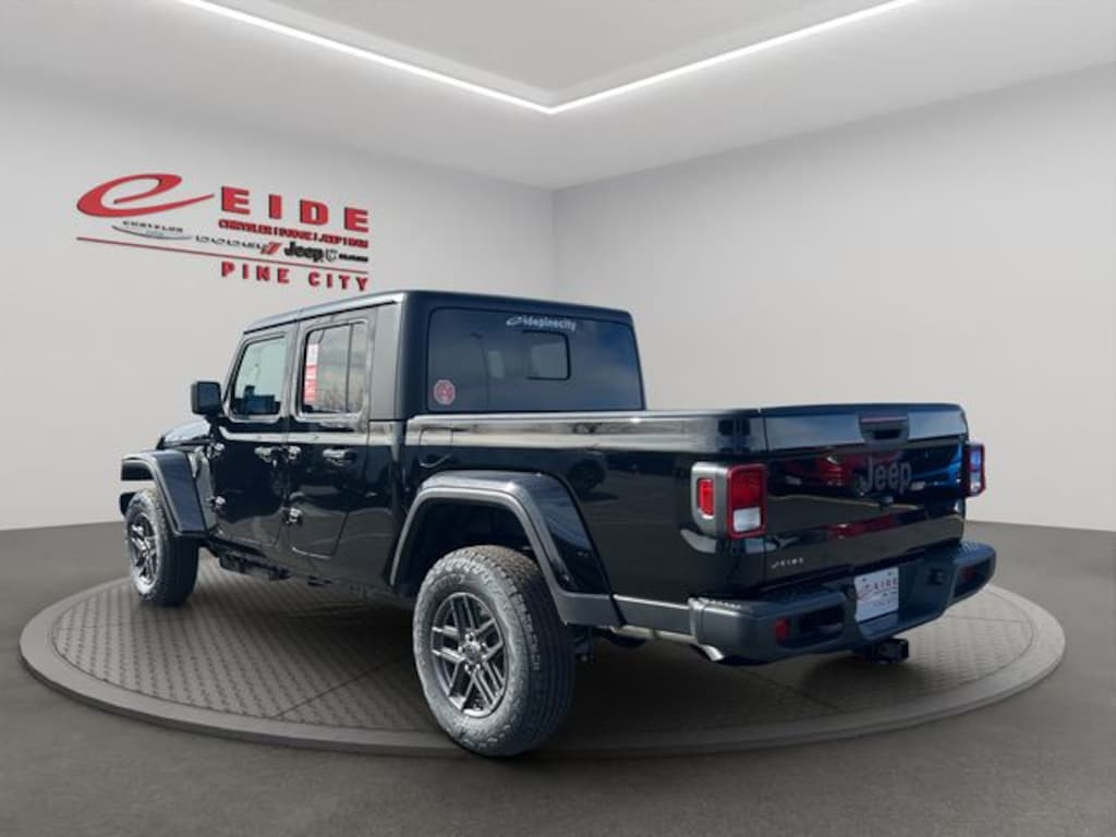 New 2026 Jeep Gladiator Sport S Pickup