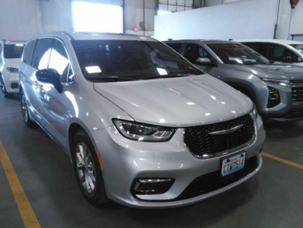 Used 2026 Chrysler Pacifica Limited Van Passenger Van