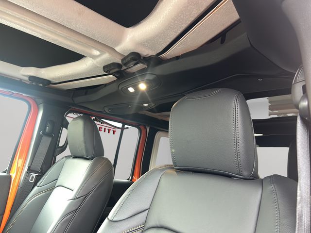 2025 Jeep Wrangler 4-Door Sahara - Photo 39