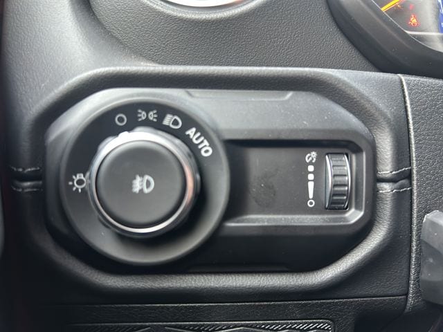 2025 Jeep Wrangler 4-Door Sahara - Photo 29