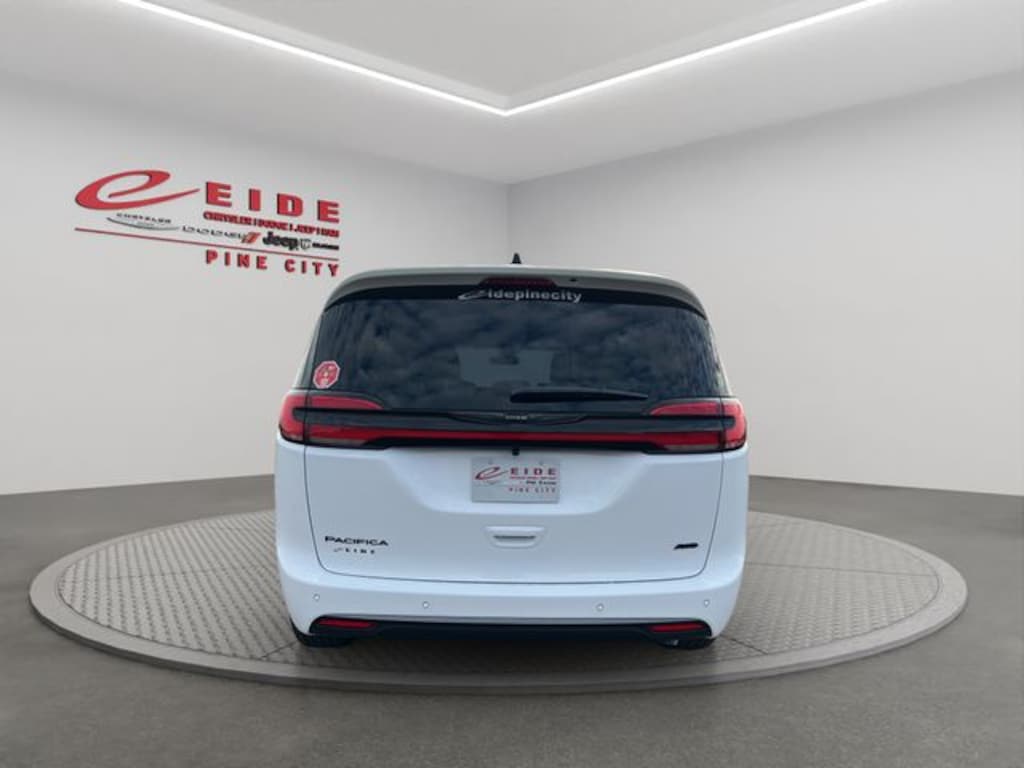 New 2026 Chrysler Pacifica Select Passenger Van