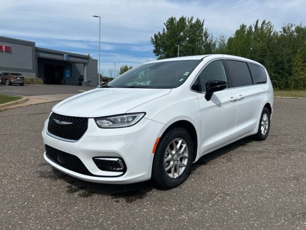 Used 2025 Chrysler Pacifica Select Van Passenger Van
