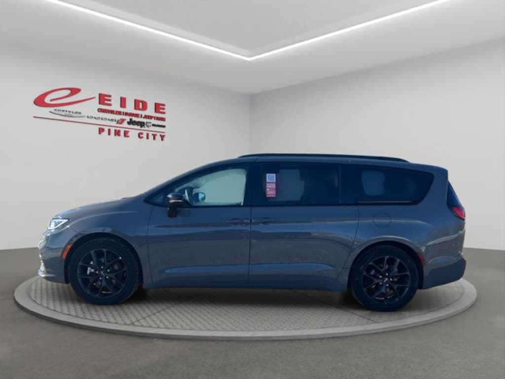 Used 2025 Chrysler Pacifica Limited Van Passenger Van