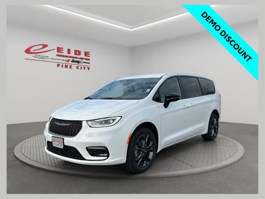 New 2026 Chrysler Pacifica Select Passenger Van