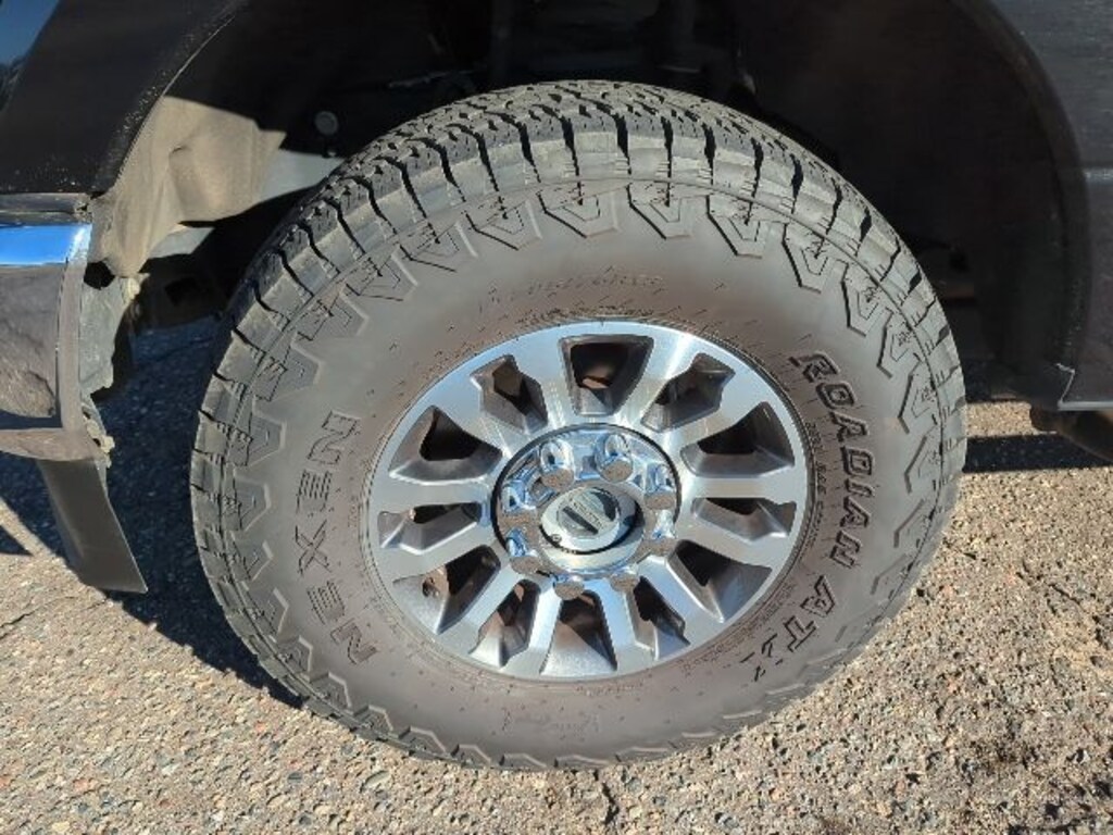 Used 2022 Ford F-250SD Lariat Truck Crew Cab