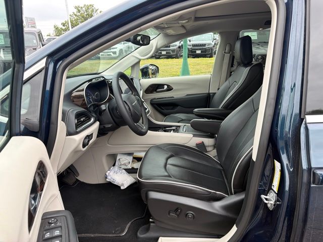 Used 2024 Chrysler Pacifica Limited with VIN 2C4RC3GG1RR200262 for sale in Pine City, Minnesota