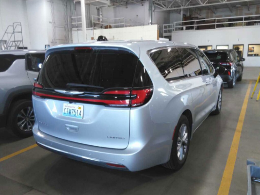 Used 2026 Chrysler Pacifica Limited Van Passenger Van