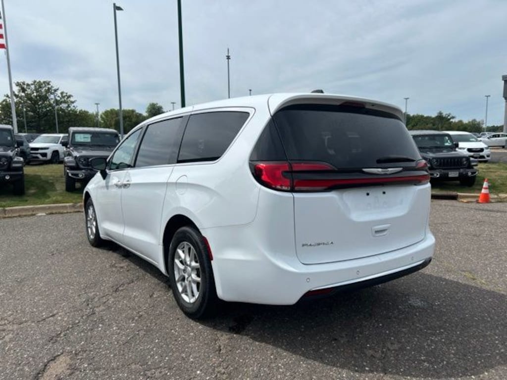 Used 2025 Chrysler Pacifica Select Van Passenger Van