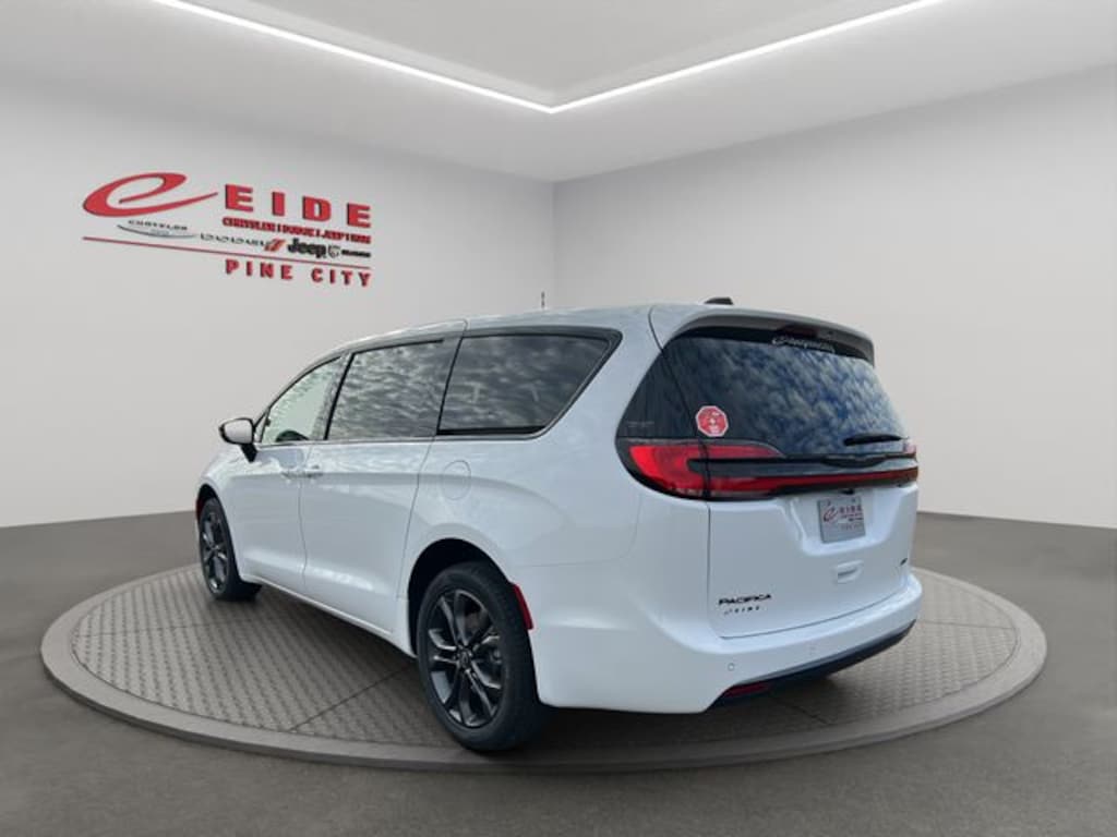 New 2026 Chrysler Pacifica Select Passenger Van
