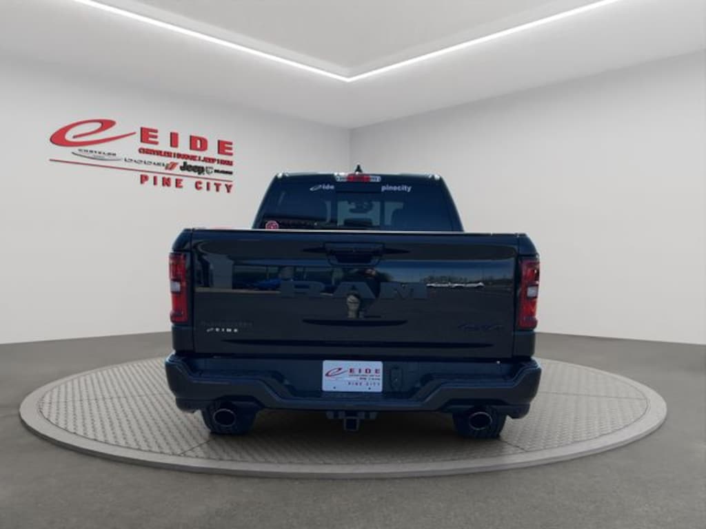 New 2026 Ram 1500 LARAMIE CREW CAB 4X4 5'7 BOX Pickup