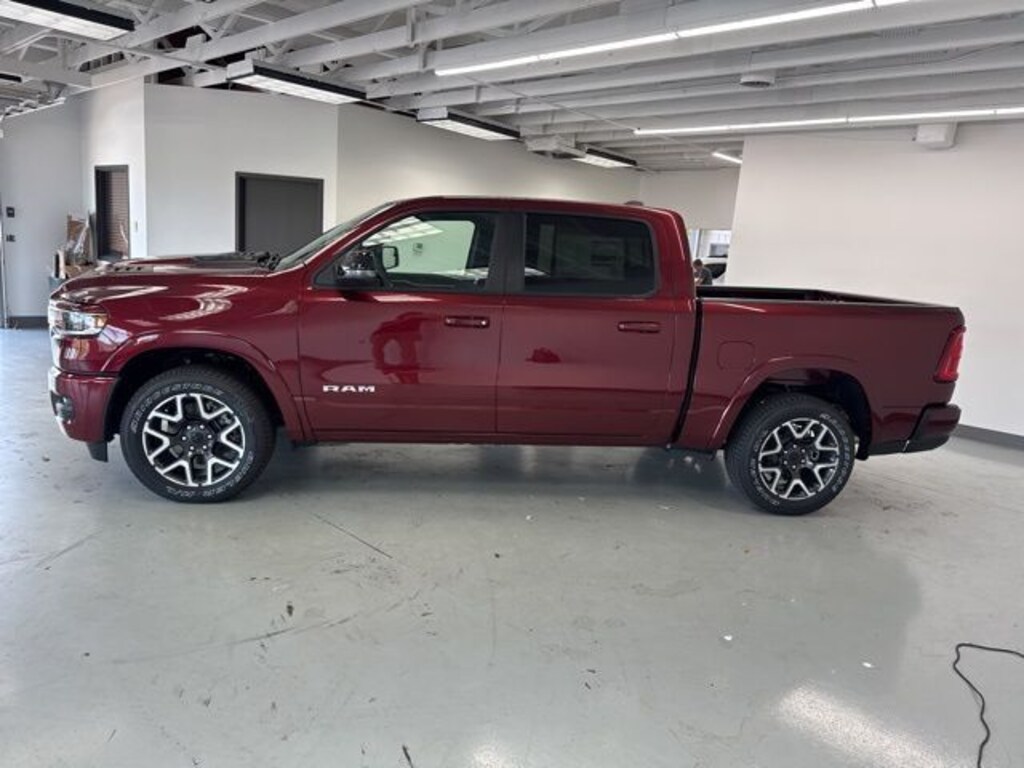 New 2026 Ram 1500 LARAMIE CREW CAB 4X4 5'7 BOX Pickup