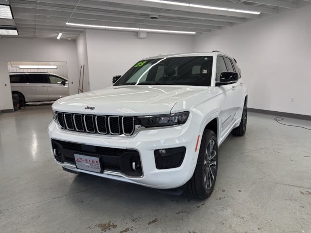 Used 2023 Jeep Grand Cherokee Overland SUV