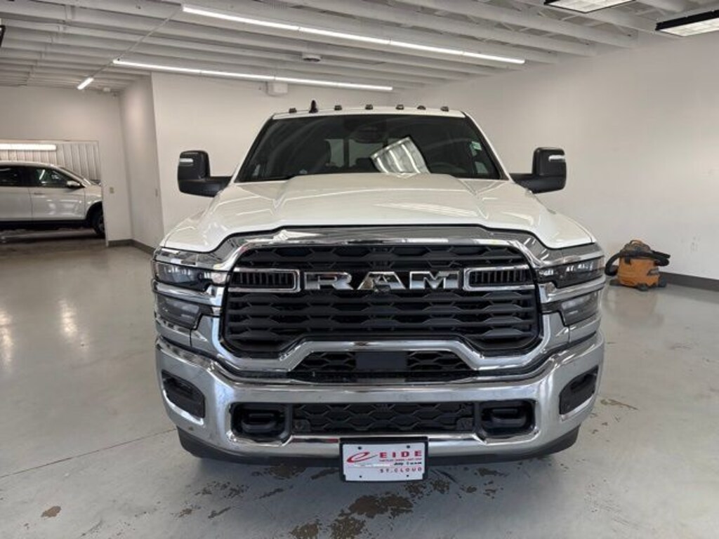 New 2026 Ram 3500 TRADESMAN CREW CAB 4X4 6'4 BOX Pickup