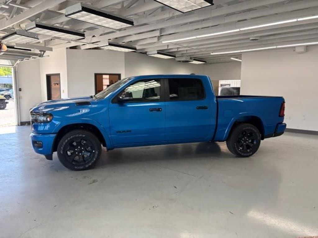 New 2026 Ram 1500 BIG HORN CREW CAB 4X4 5'7 BOX Pickup