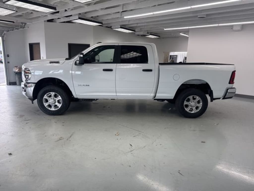 New 2026 Ram 2500 BIG HORN CREW CAB 4X4 6'4 BOX Pickup