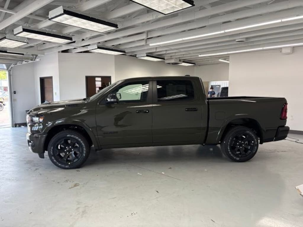 New 2026 Ram 1500 BIG HORN CREW CAB 4X4 5'7 BOX Pickup