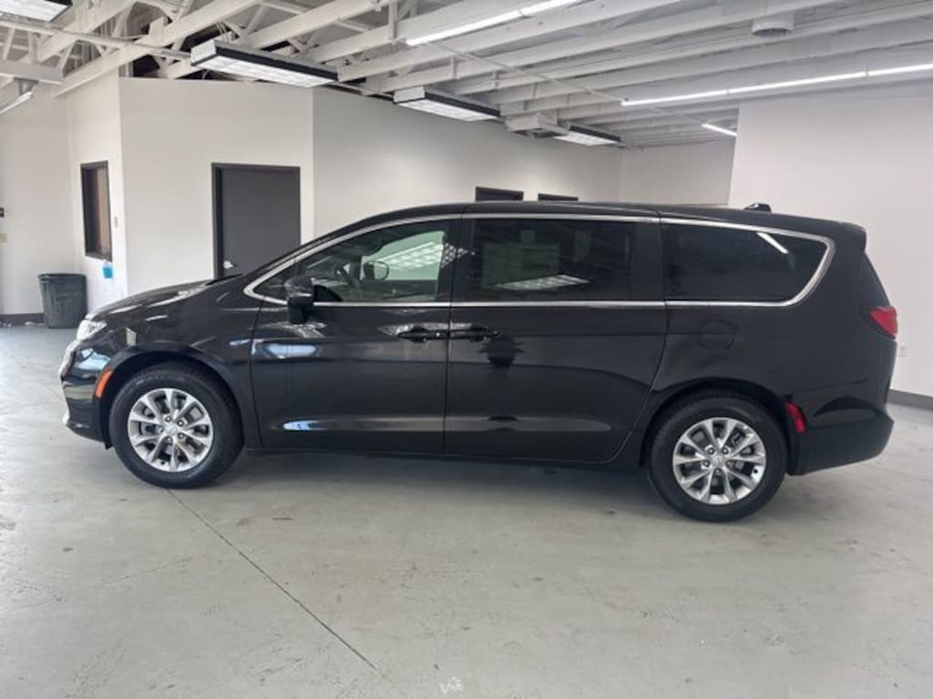 New 2026 Chrysler Pacifica SELECT AWD Passenger Van