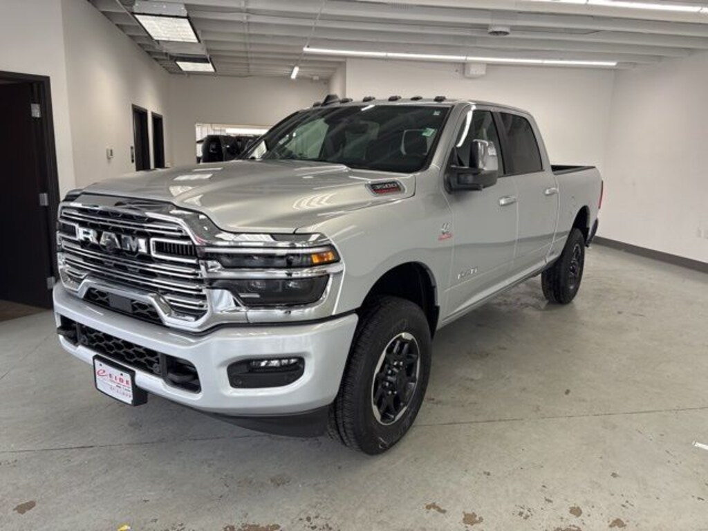New 2026 Ram 3500 LARAMIE CREW CAB 4X4 6'4 BOX Pickup