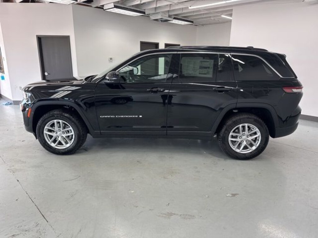 New 2025 Jeep Grand Cherokee LAREDO X 4X4 Sport Utility