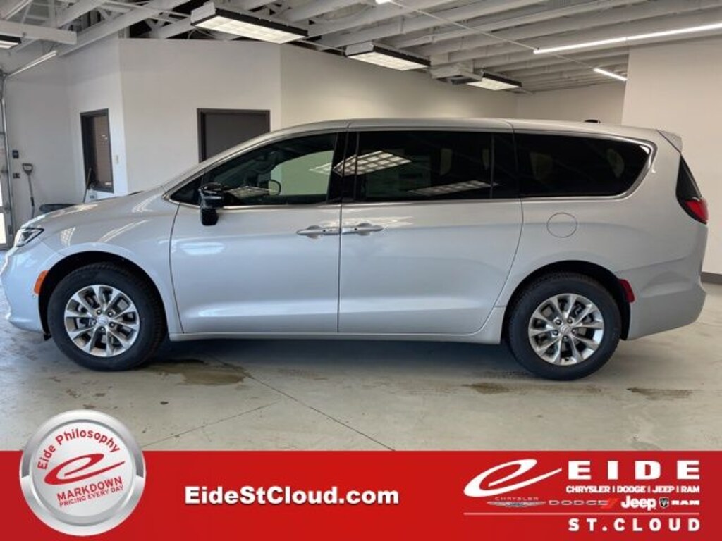 New 2026 Chrysler Pacifica SELECT AWD Passenger Van