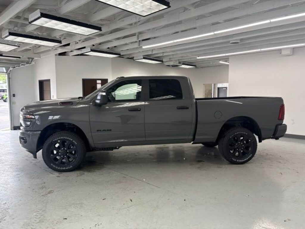 New 2026 Ram 3500 BIG HORN CREW CAB 4X4 6'4 BOX Pickup