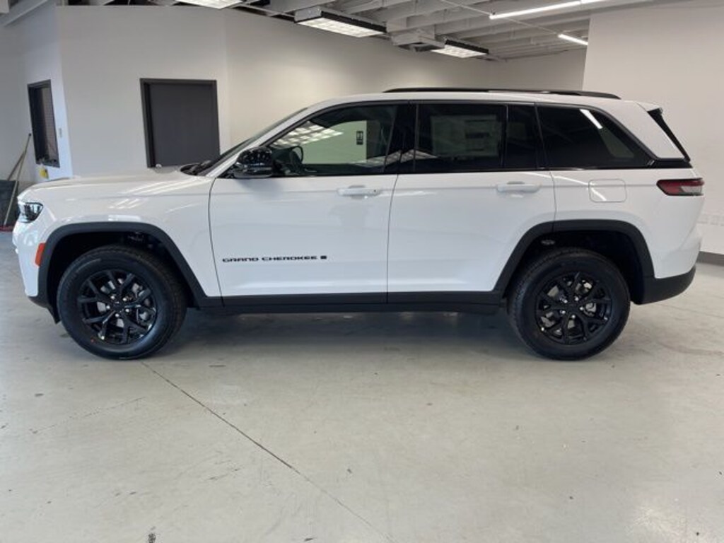 New 2026 Jeep Grand Cherokee LAREDO ALTITUDE 4X4 Sport Utility