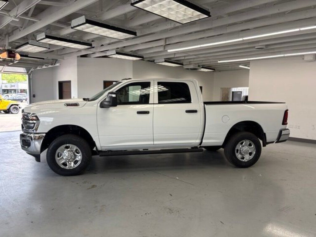 New 2026 Ram 3500 TRADESMAN CREW CAB 4X4 6'4 BOX Pickup