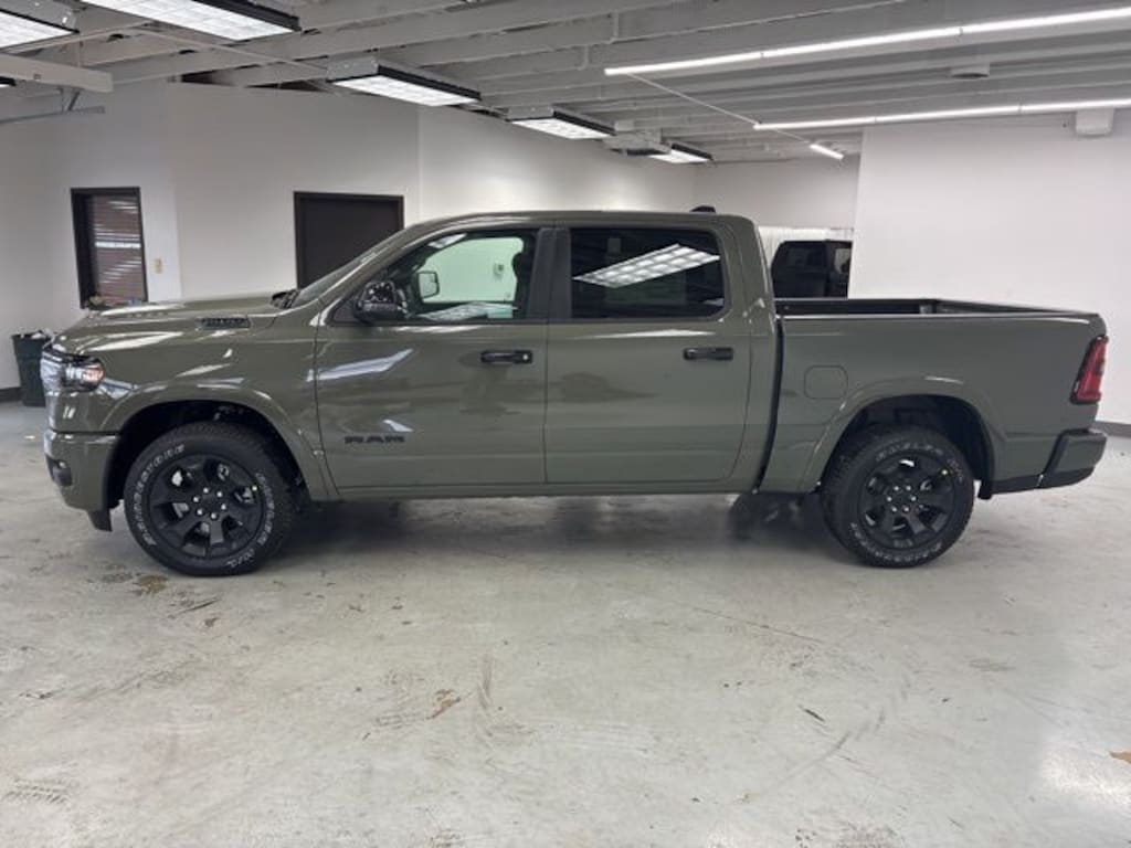 New 2026 Ram 1500 BIG HORN CREW CAB 4X4 5'7 BOX Pickup
