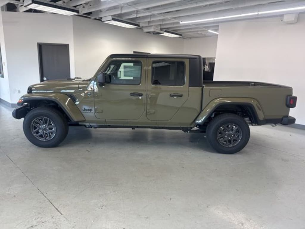 New 2026 Jeep Gladiator SPORT S 4X4 Pickup