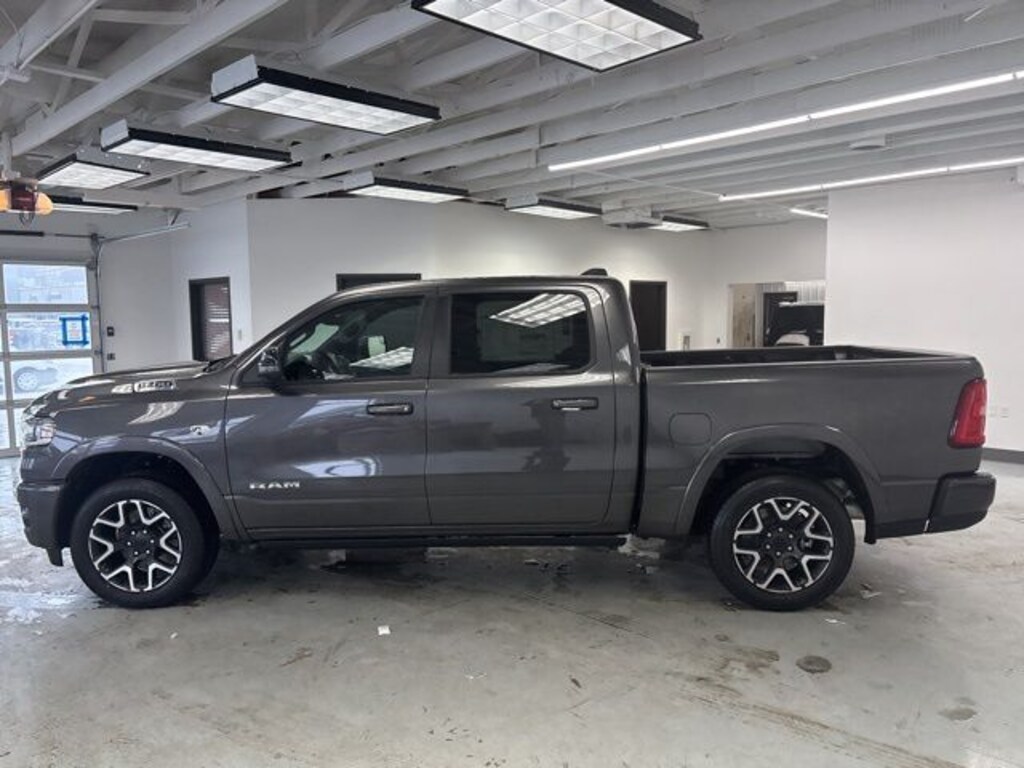 New 2026 Ram 1500 LARAMIE CREW CAB 4X4 5'7 BOX Pickup
