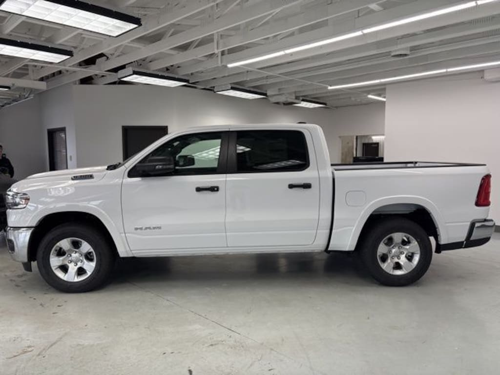 New 2025 Ram 1500 BIG HORN CREW CAB 4X4 5'7 BOX Pickup