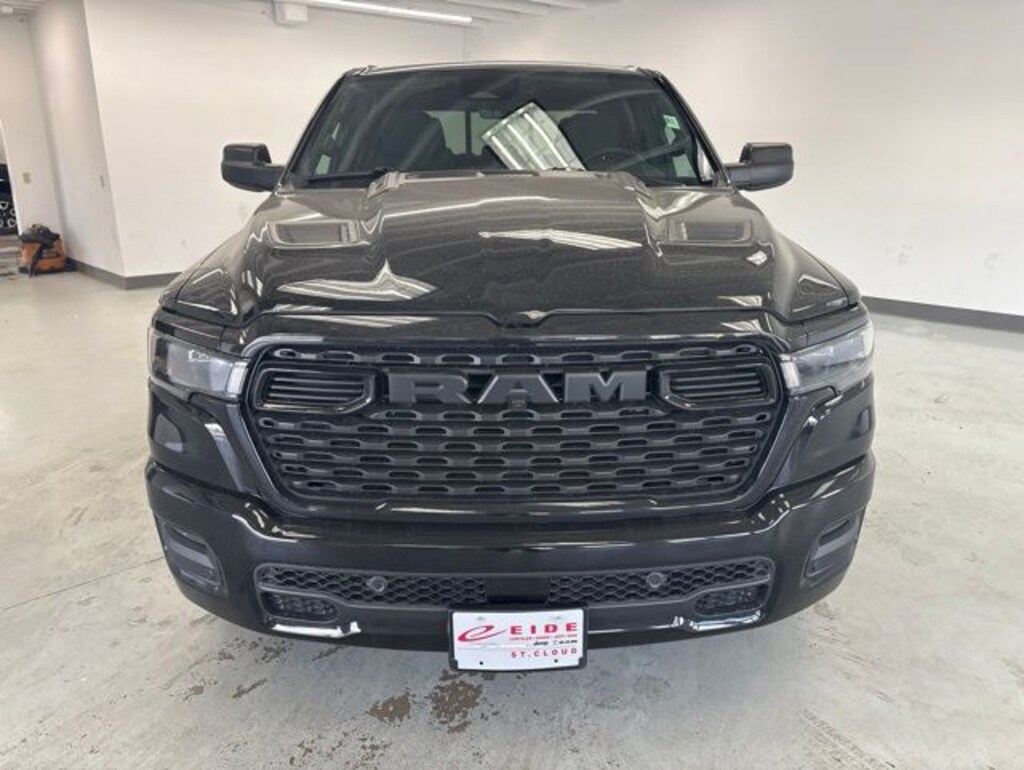 New 2026 Ram 1500 EXPRESS CREW CAB 4X4 5'7 BOX Pickup