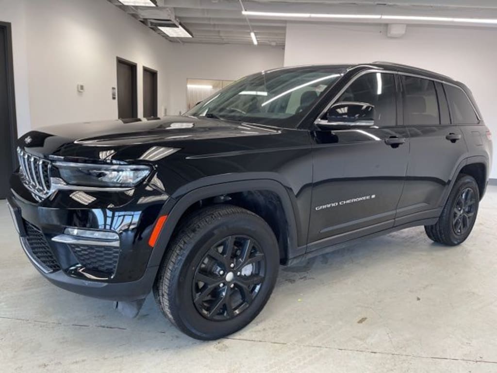 Used 2023 Jeep Grand Cherokee Limited SUV