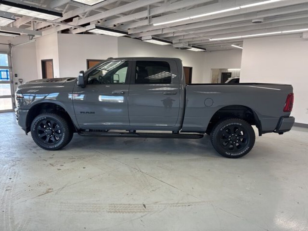 New 2026 Ram 3500 LARAMIE CREW CAB 4X4 6'4 BOX Pickup