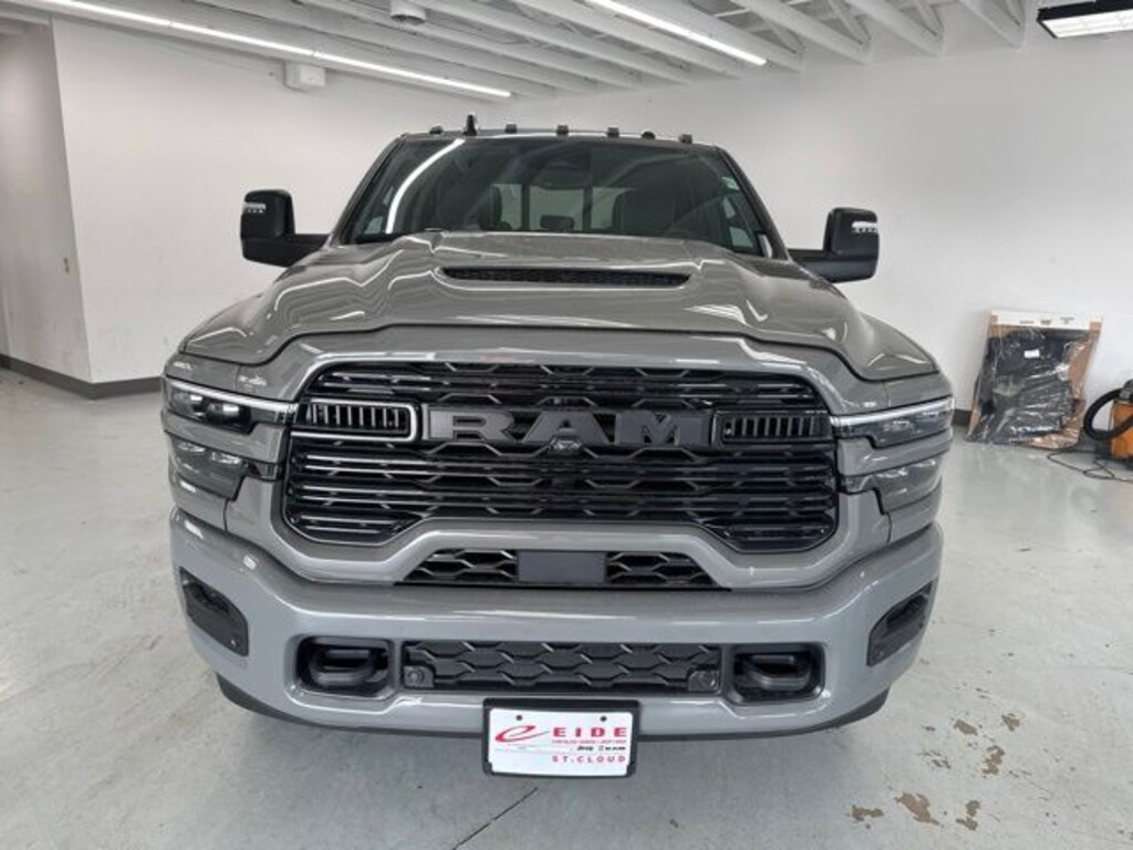 New 2026 Ram 3500 LARAMIE CREW CAB 4X4 6'4 BOX Pickup